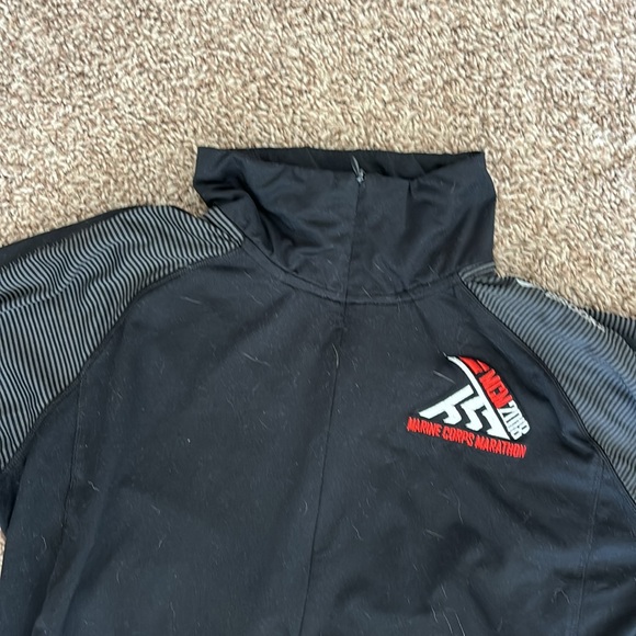 Marine corps marathon 2018 quarter zip - Picture 3 of 5